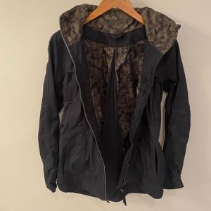 Lululemon | Fo Drizzle Rain Jacket with Camo Interior